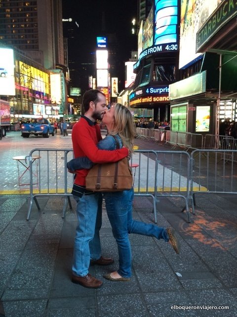 Pedro y Abby en Times Square
