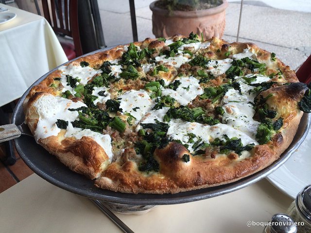 Pizza en el Restaurante Bella Via Long Island City
