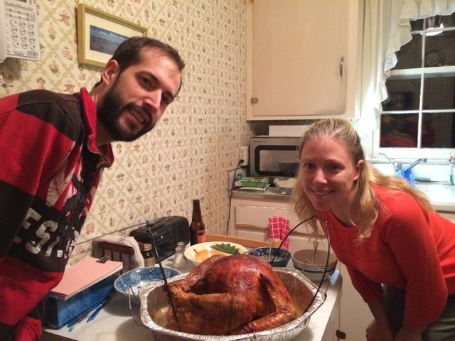 Pedro y Abby celebrando Thanksgiving