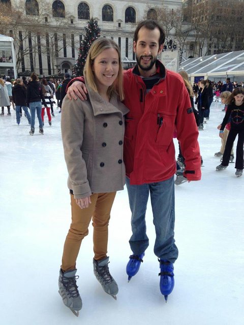 Una cosa que hacer en Nueva York en marzo es disfrutar de los últimos días de patinar sobre el hielo en Bryant Park