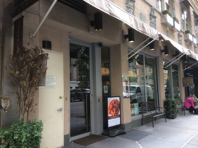 Exterior del Ristorante Morini en el Upper East Side Manhattan