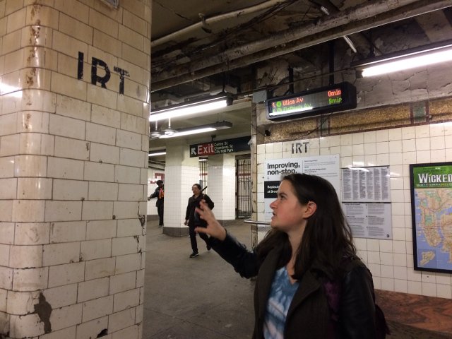 Nuestra guía en el tour de Behind the Scenes del metro de Nueva York