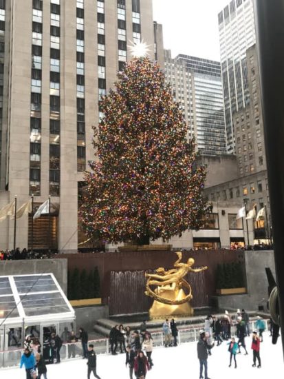 El árbol de Rockefeller en Nueva York es parte de la Navidad