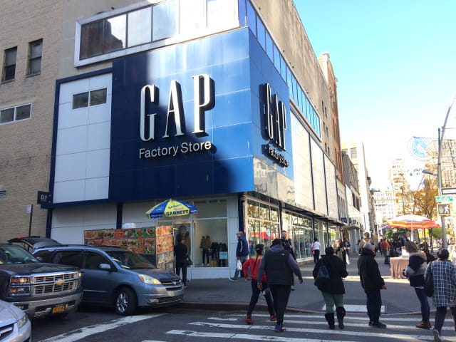 Centro de Brooklyn donde hay una tienda outlet de GAP