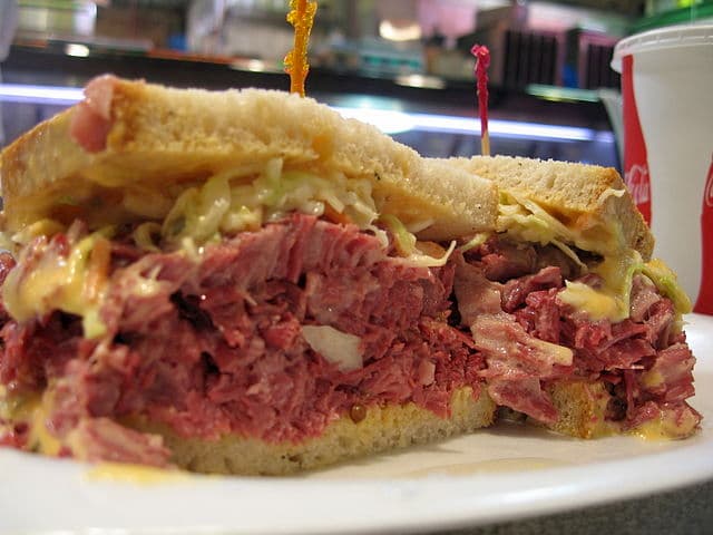 Reuben sandwich es parte de la gastronomía típica neoyorquina