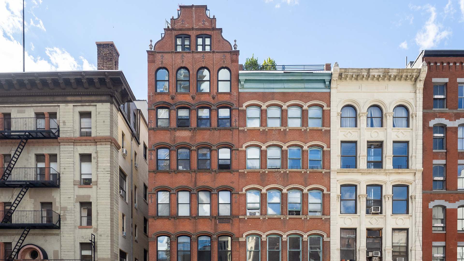 Fachadas de ladrillo y grandes ventanales en Tribeca
